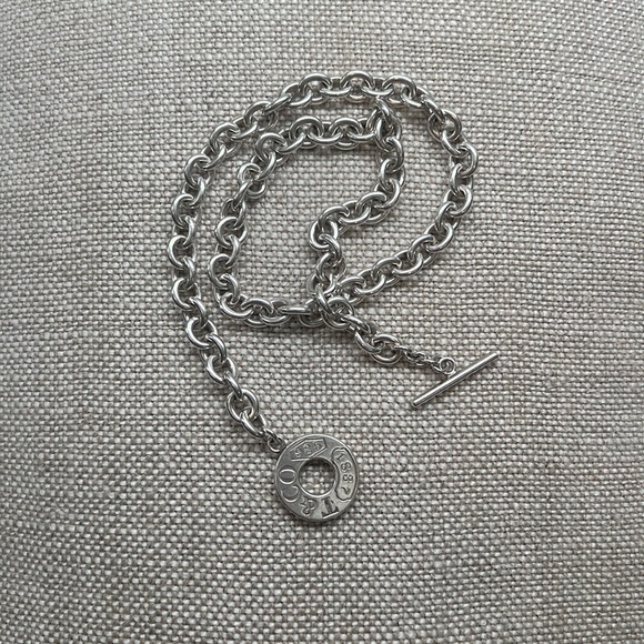 Tiffany & Co Classic Toggle 17" Necklace w/Box and Tiffany & Co. Jewelry pouch - Picture 3 of 8